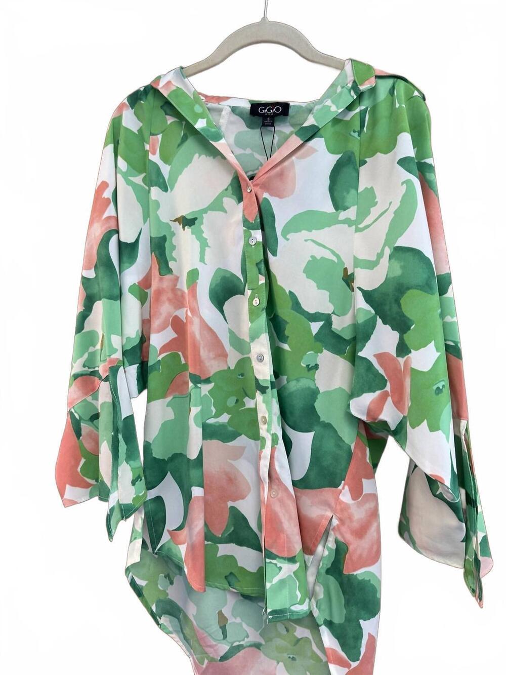 NEW GIGIO women's kelly top with piping trim in green floral print
